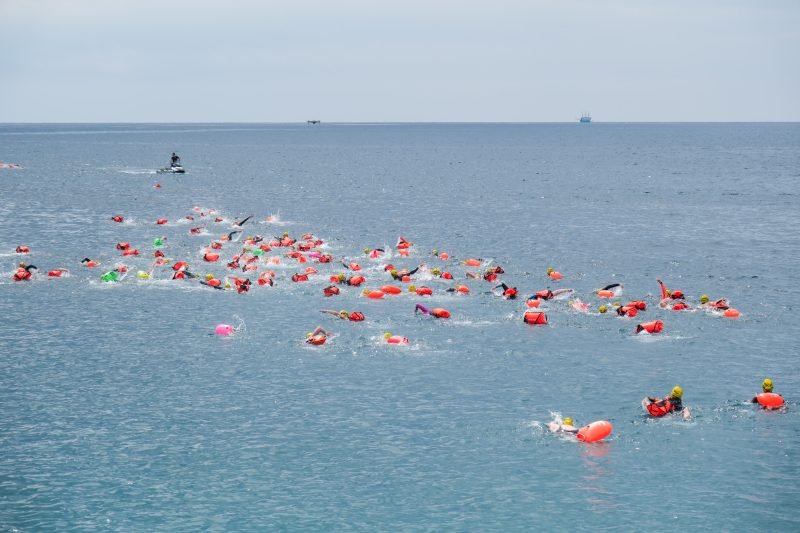 X-WATERS Antalya 2026 Uluslararası Açık Deniz Yüzme Yarışı, nefes kesen mücadelelerle tamamlandı