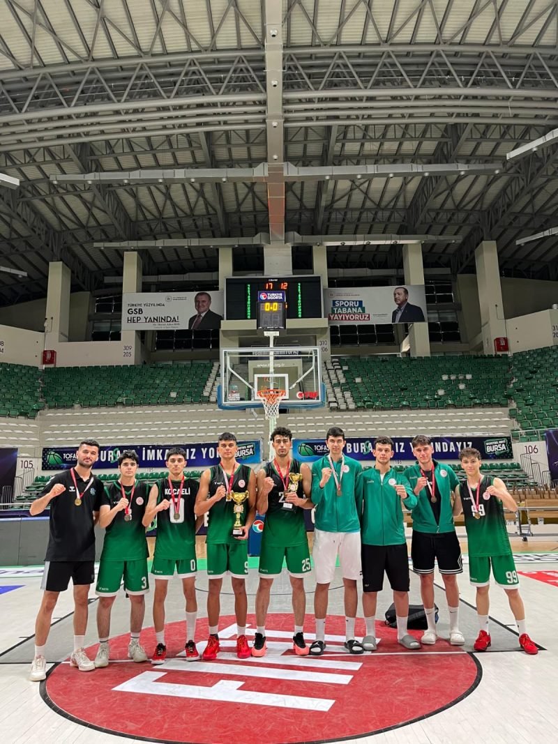 Çayırova’nın genç basketbolcuları