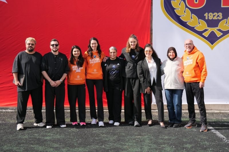 Meryem Boz, kadın hükümlü ve tutuklularla bir araya geldi