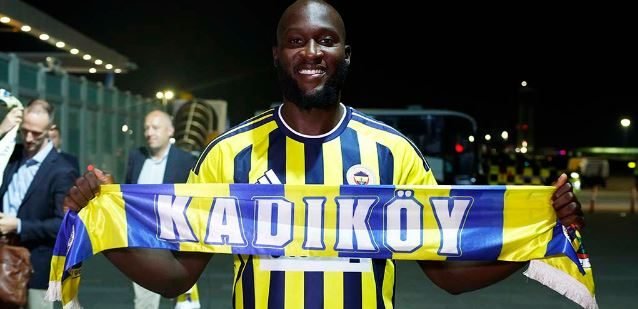 Fenerbahçenin yeni transferi Belçikalı golcü Romelu Lukaku İstanbul’a geldi.