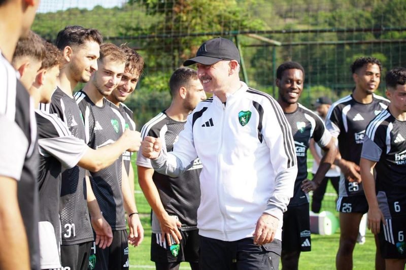 Başkan Büyükakın’dan Kocaelispor’a moral