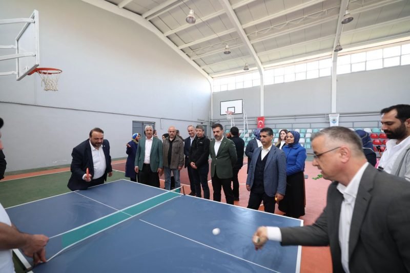 TAVŞANCIL KAPALI SPOR SALONU YENİ YÜZÜYLE AÇILDI