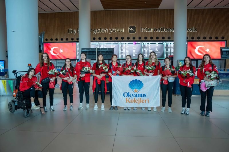 Okyanus Koleji Kız Voleybol Milli Takımı, dünya ikincisi oldu 