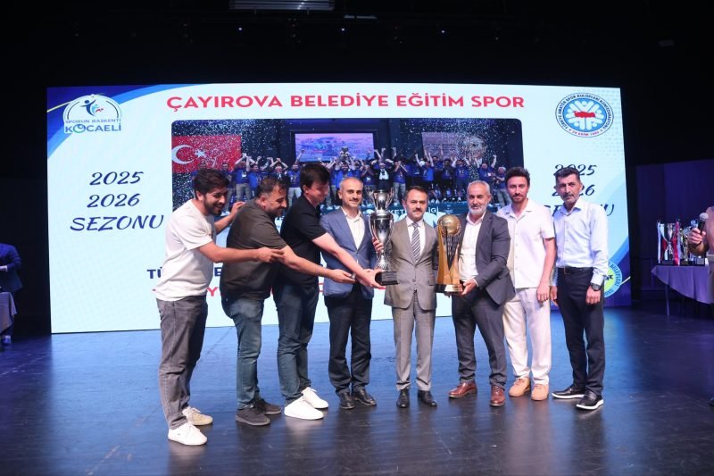 Çayırova Belediyesi’nin sporcuları ödül törenine damga vurdu