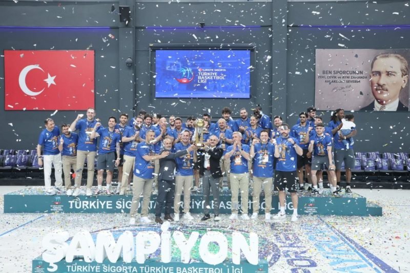 Çayırova Belediyesi, şampiyonluk kupasına kavuştu
