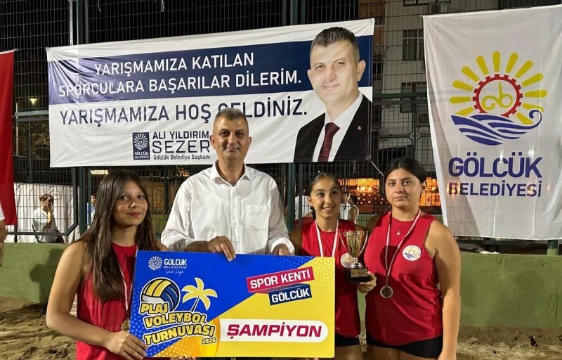 Plaj Voleybolunda Minik Sporculardan Büyük Mücadele