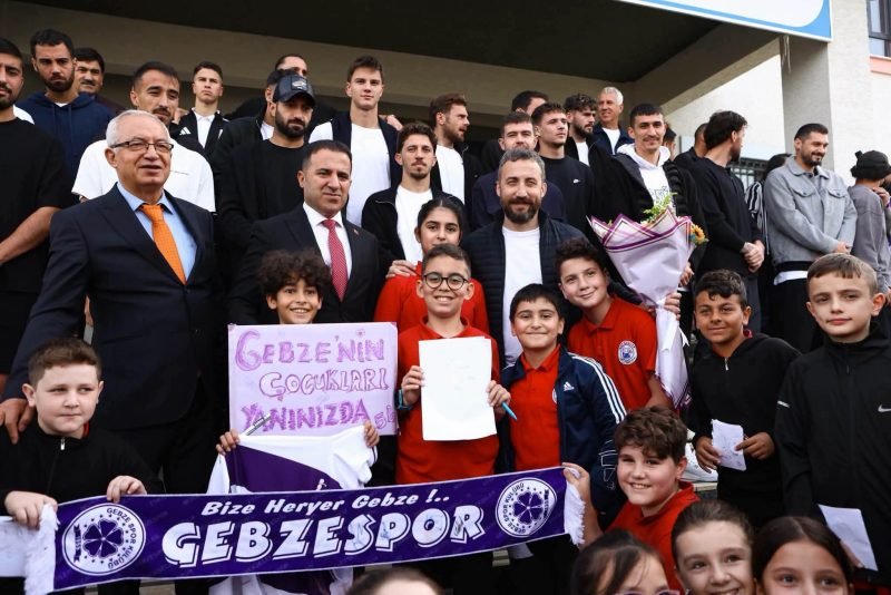 GEBZESPOR SAHAYA DEĞİL, ÖĞRENCİLERİN KALBİNE ÇIKTI!