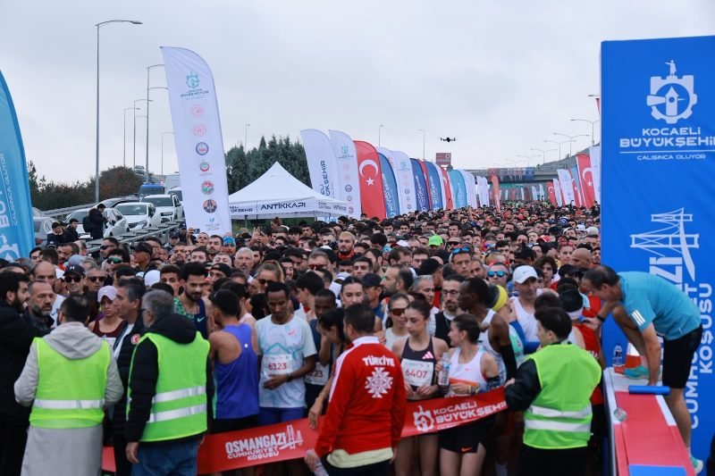 Başkan Büyükgöz, Osmangazi Cumhuriyet Koşusu’nun Başlangıcına Katıldı