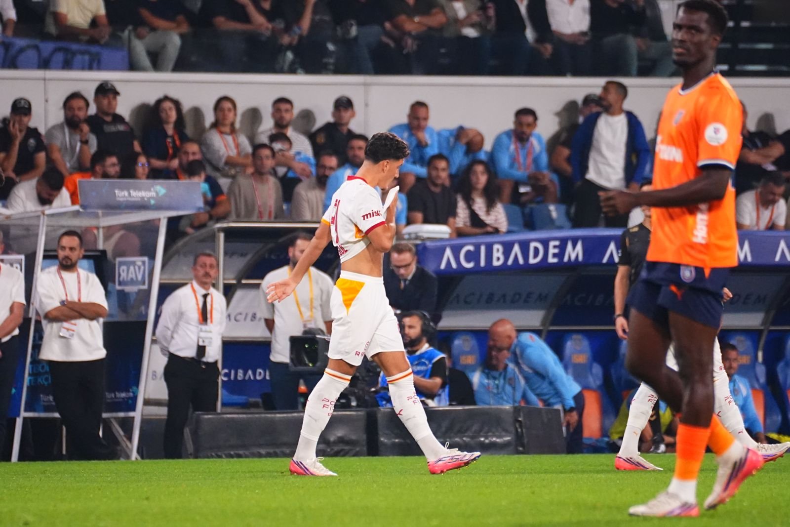 GALATASARAY-BAŞAKŞEHİR MAÇINDAN KARELER