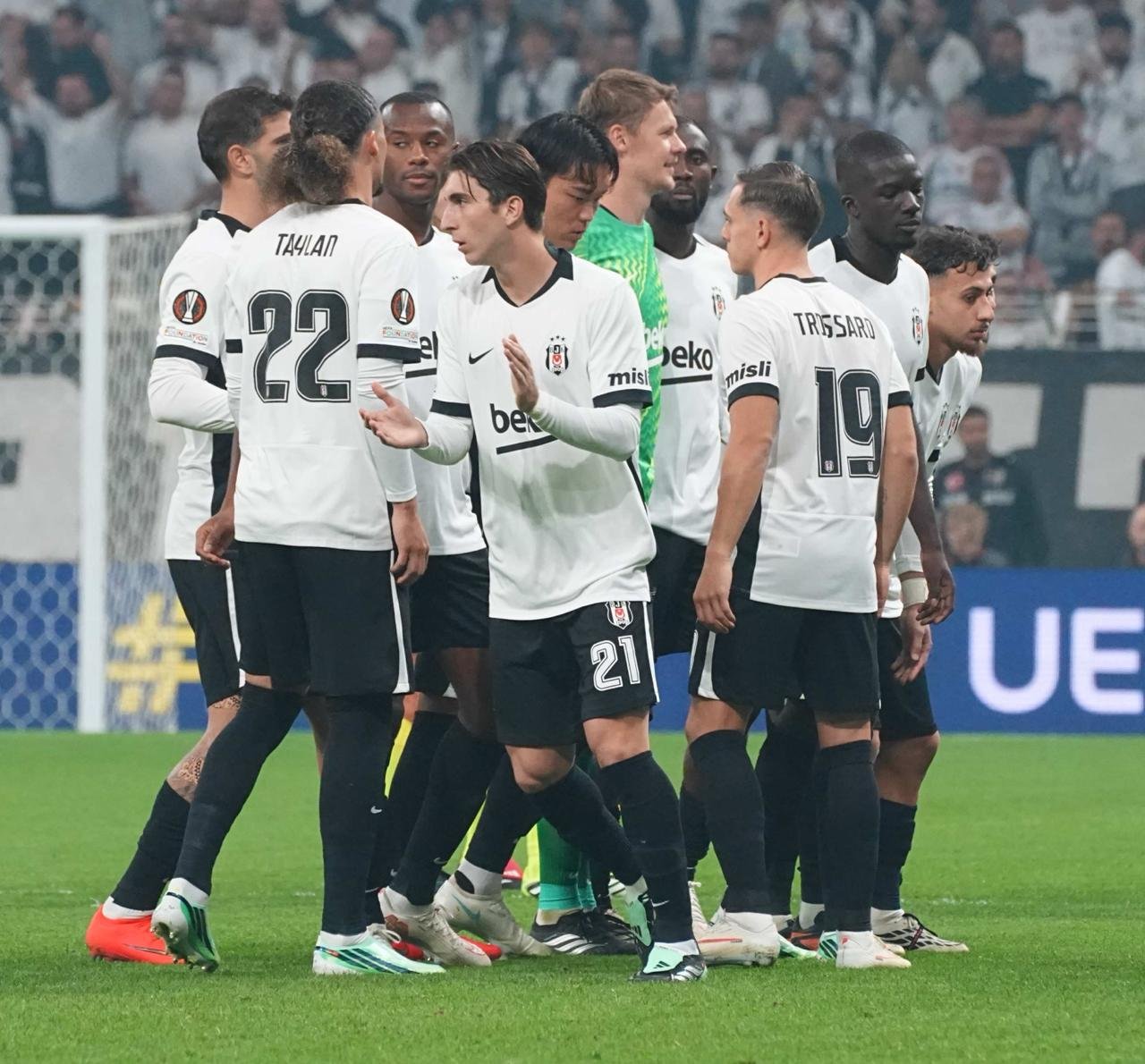 Beşiktaş - Crystal Palace maçından kareler