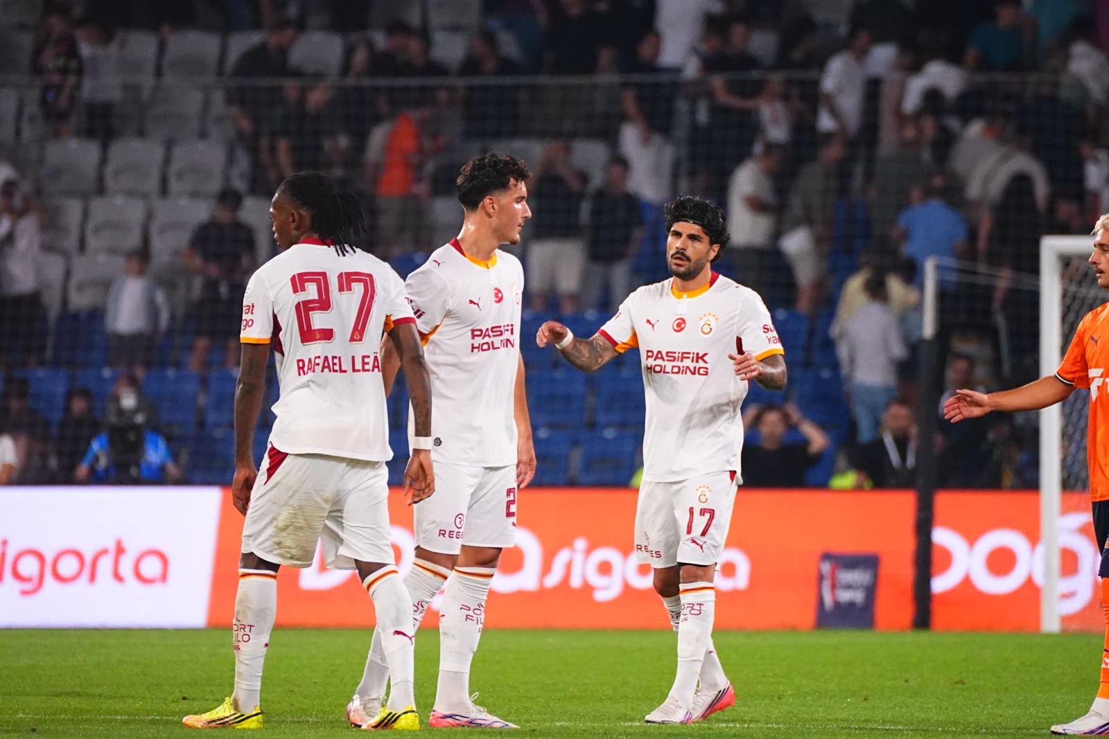 GALATASARAY-BAŞAKŞEHİR MAÇINDAN KARELER