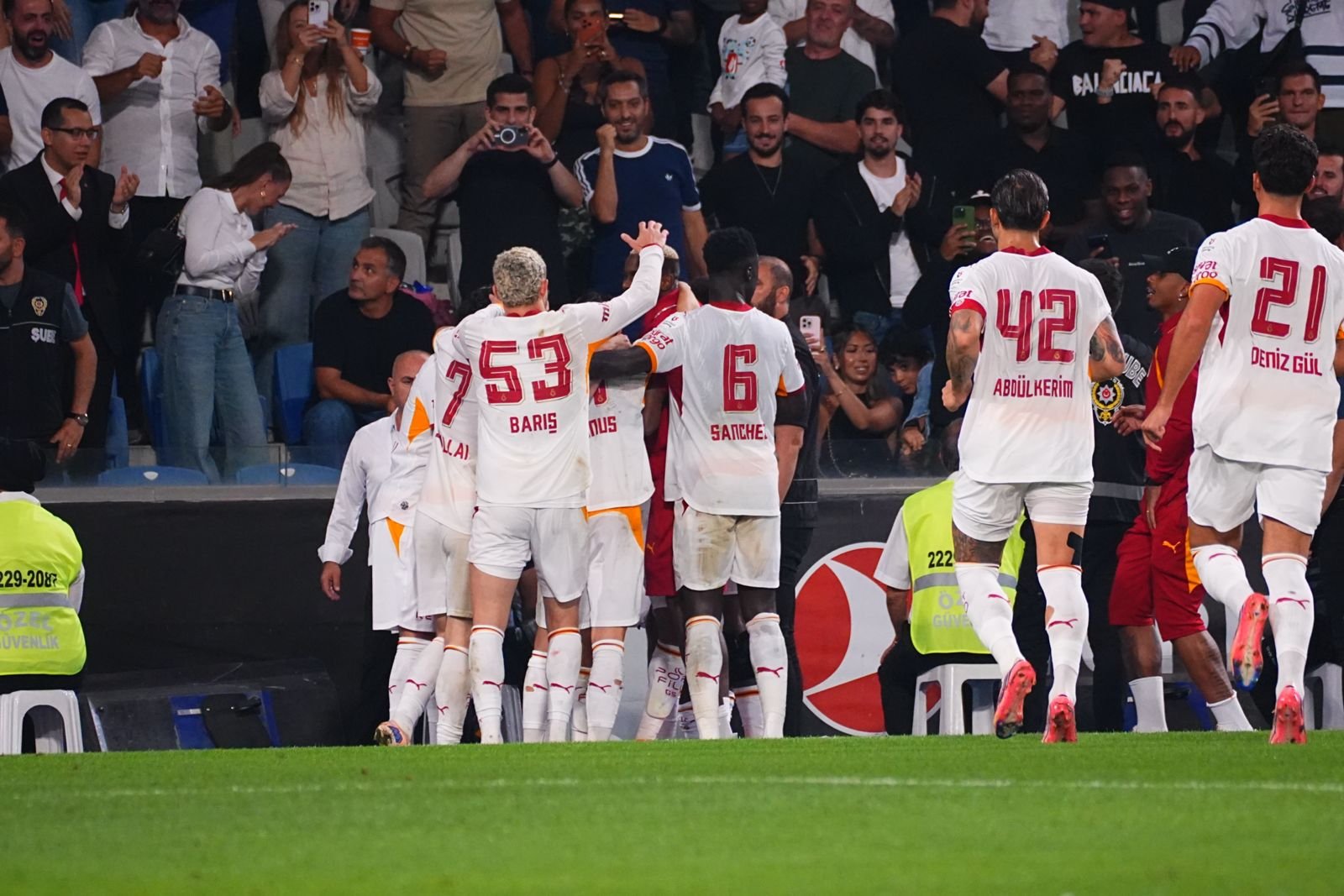 GALATASARAY-BAŞAKŞEHİR MAÇINDAN KARELER