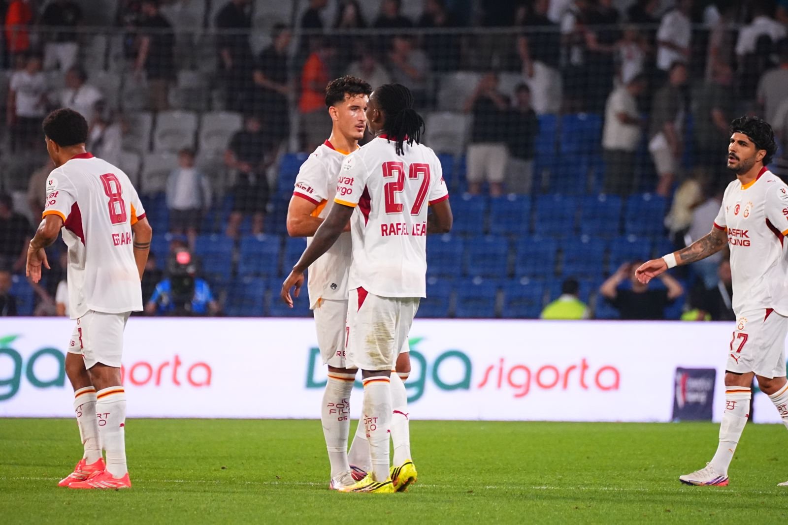 GALATASARAY-BAŞAKŞEHİR MAÇINDAN KARELER