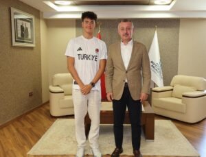 Başkan Büyükakın İzmitli şampiyonu kutladı