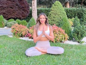 ŞEBNEM SÜRÜCÜ’DEN SAPANCA’DA YOGA VE PİLATES KAMPI