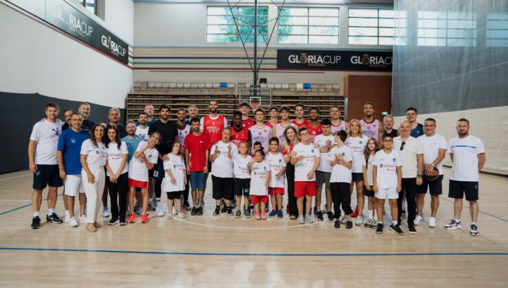 Corendon Turizm Grubu ve ZİÇEV Çocukları, Anadolu Efes Antrenmanını Ziyaret Etti