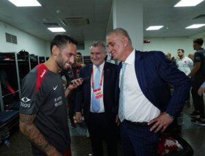 BAKAN BAK “GURUR DUYUYORUZ, MİLLİ FUTBOLCULARIMIZIN YOLLARI AÇIK OLSUN”