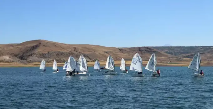 Yamula Barajı’nda Optimist Yelken Yarışları Başladı