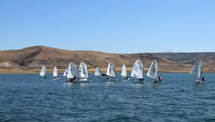 Yamula Barajı’nda Optimist Yelken Yarışları Başladı