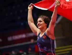Dünya Güreş Şampiyonası’nda Nesrin Baş gümüş madalya aldı