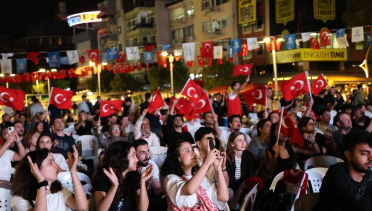 Kocaelililer, mili coşkuyu dev ekranda yaşadı;