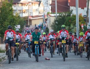 Başkan Büyükakın, bisiklet tutkunları ile pedal çevirdi;
