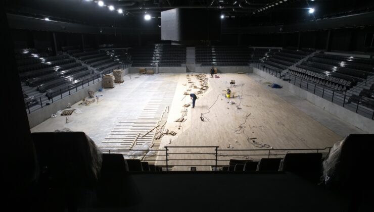 Kapalı Spor Salonu ve Sporcu Fabrikası’nda parke montajı