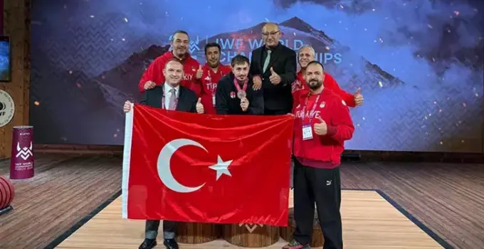 Dünya Şampiyonası’nda Milli Haltercilerden 2’si Altın Toplam 5 Madalya