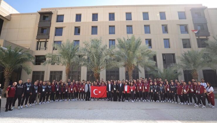 BAKAN BAK SUUDİ ARABİSTAN’DA MİLLİ SPORCULARLA BİR ARAYA GELDİ