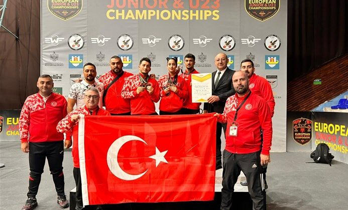BAKAN BAK’TAN MİLLİ HALTERCİLER İÇİN TEBRİK MESAJI