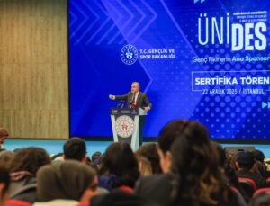 BAKAN BAK “ÜNİVERSİTELERDE GENÇLERİMİZLE DAHA FAZLA BİRLİKTE OLMAK İSTİYORUZ”