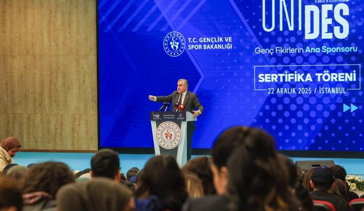 BAKAN BAK “ÜNİVERSİTELERDE GENÇLERİMİZLE DAHA FAZLA BİRLİKTE OLMAK İSTİYORUZ”