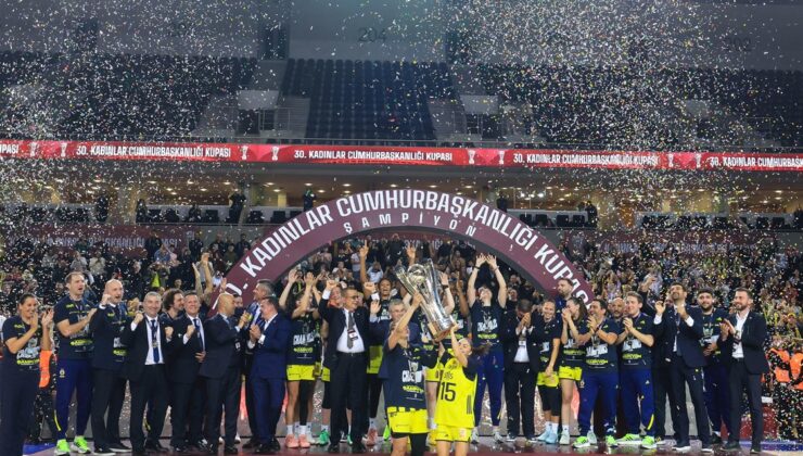 BAKAN BAK’TAN CUMHURBAŞKANLIĞI KUPASI’NI KAZANAN FENERBAHÇE OPET’E TEBRİK