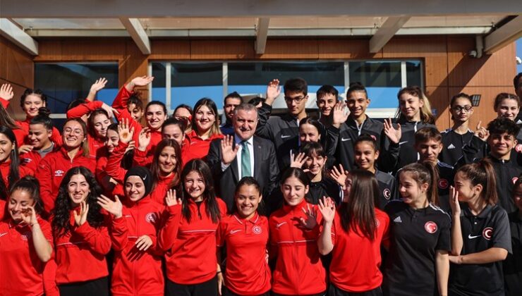 BAKAN BAK “MİLLİ SPORCU BURSU TÜRK SPORUNDA DEVRİM NİTELİĞİNDEDİR”
