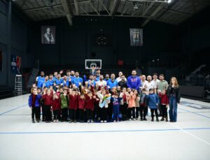 Minik basketbol sevdalıları, Çayırova’nın dev adamlarıyla buluştu