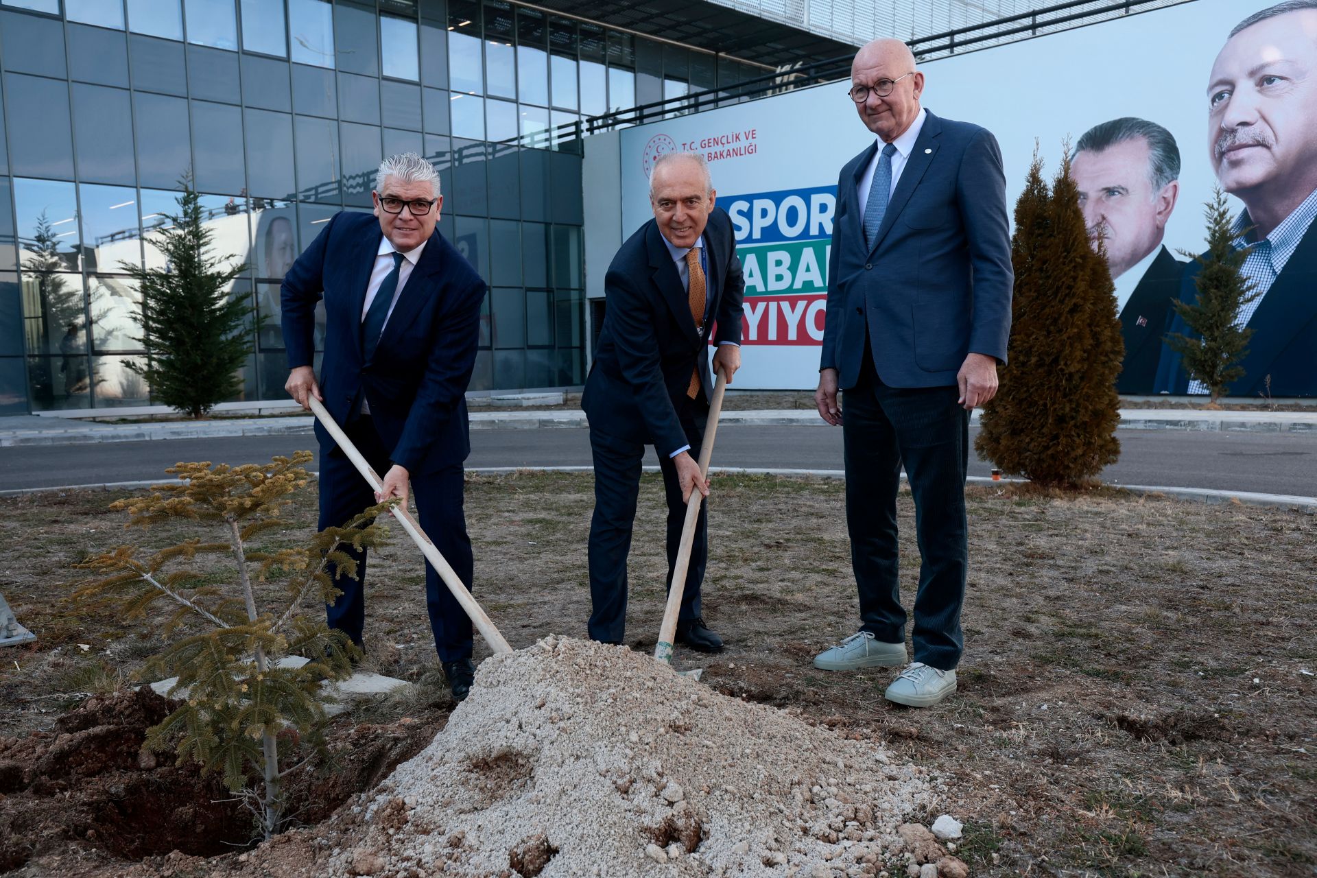 2026 UEC Avrupa Pist Bisikleti Şampiyonası Kapsamında Konya’da Anlamlı Ağaç Dikimi