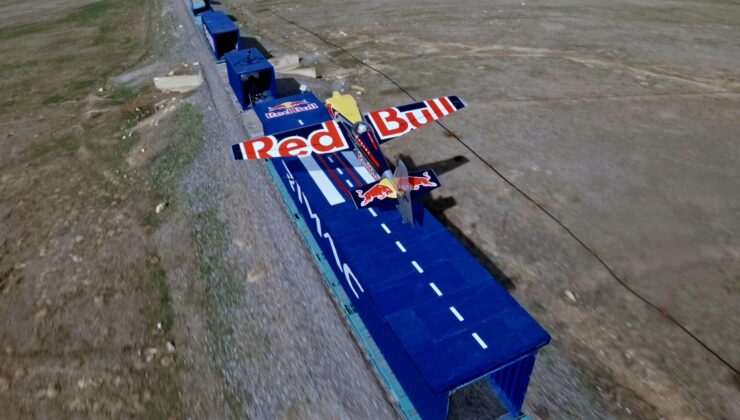 Red Bull Sporcusu Dario Costa Hareket Halindeki Trene İniş ve Kalkış Yaparak Dünyada Bir İlke İmza Attı