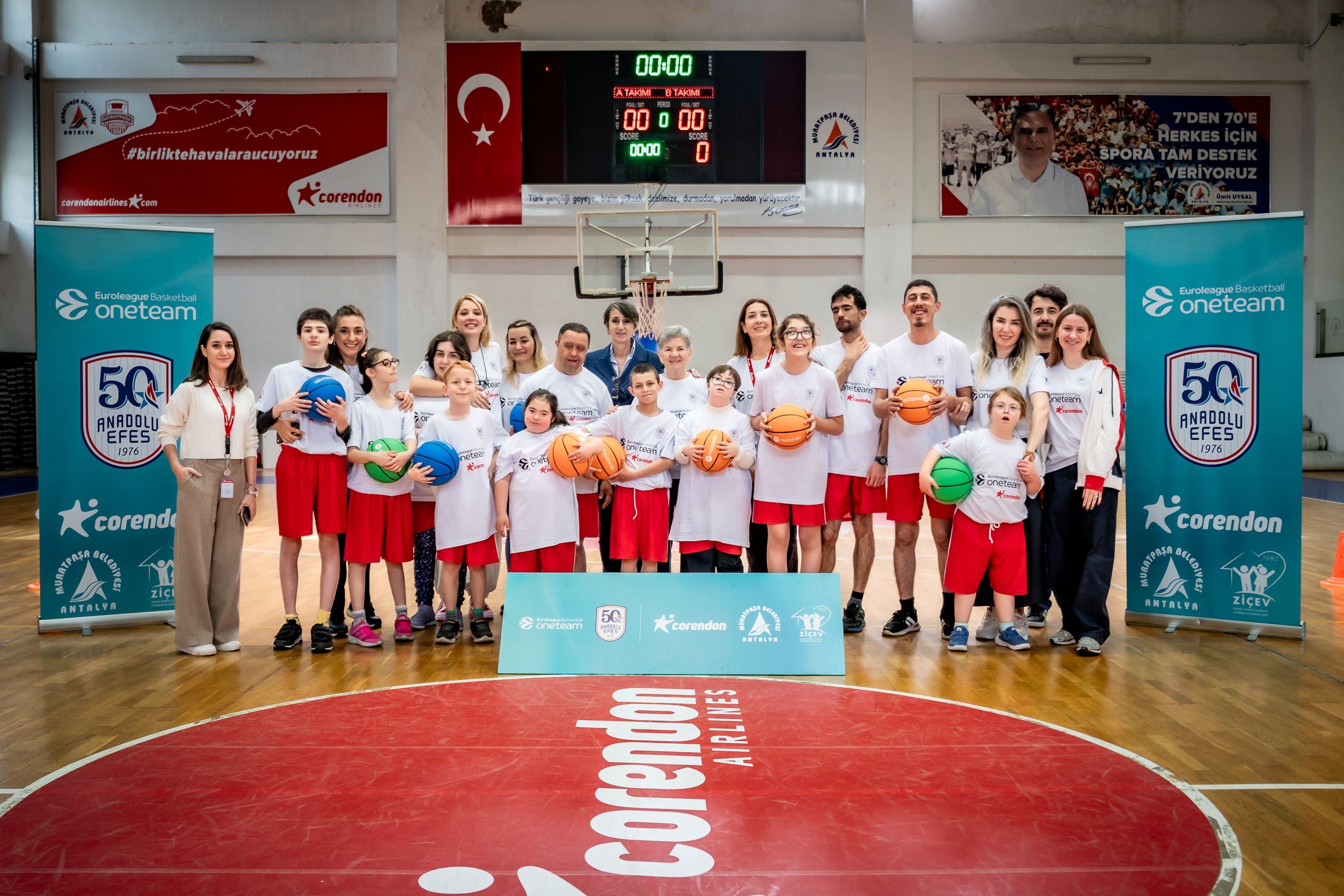 Anadolu Efes 2025–2026 sezonu One Team projesiyle Antalya’da hayallere dokunmaya devam ediyor
