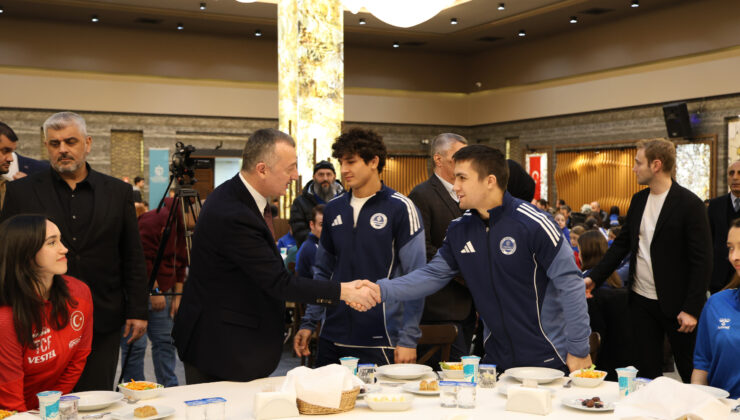 Büyükakın başarılı sporcularla iftar yaptı