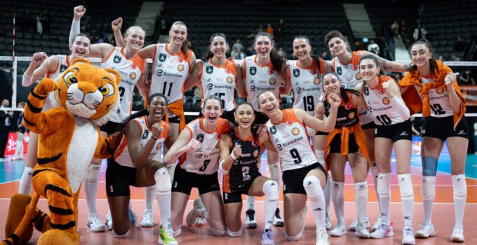 Eczacıbaşı Dynavit Vodafone Sultanlar Play-off 3-4 etabının ilk maçında galip