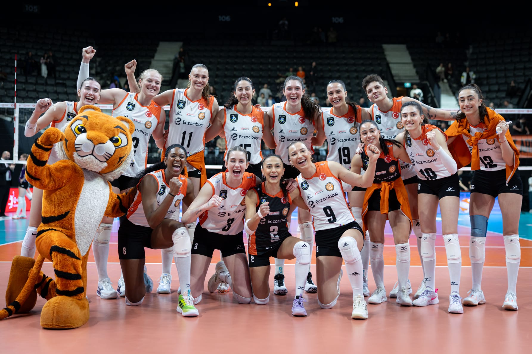 Eczacıbaşı Dynavit Vodafone Sultanlar Play-off 3-4 etabının ilk maçında galip