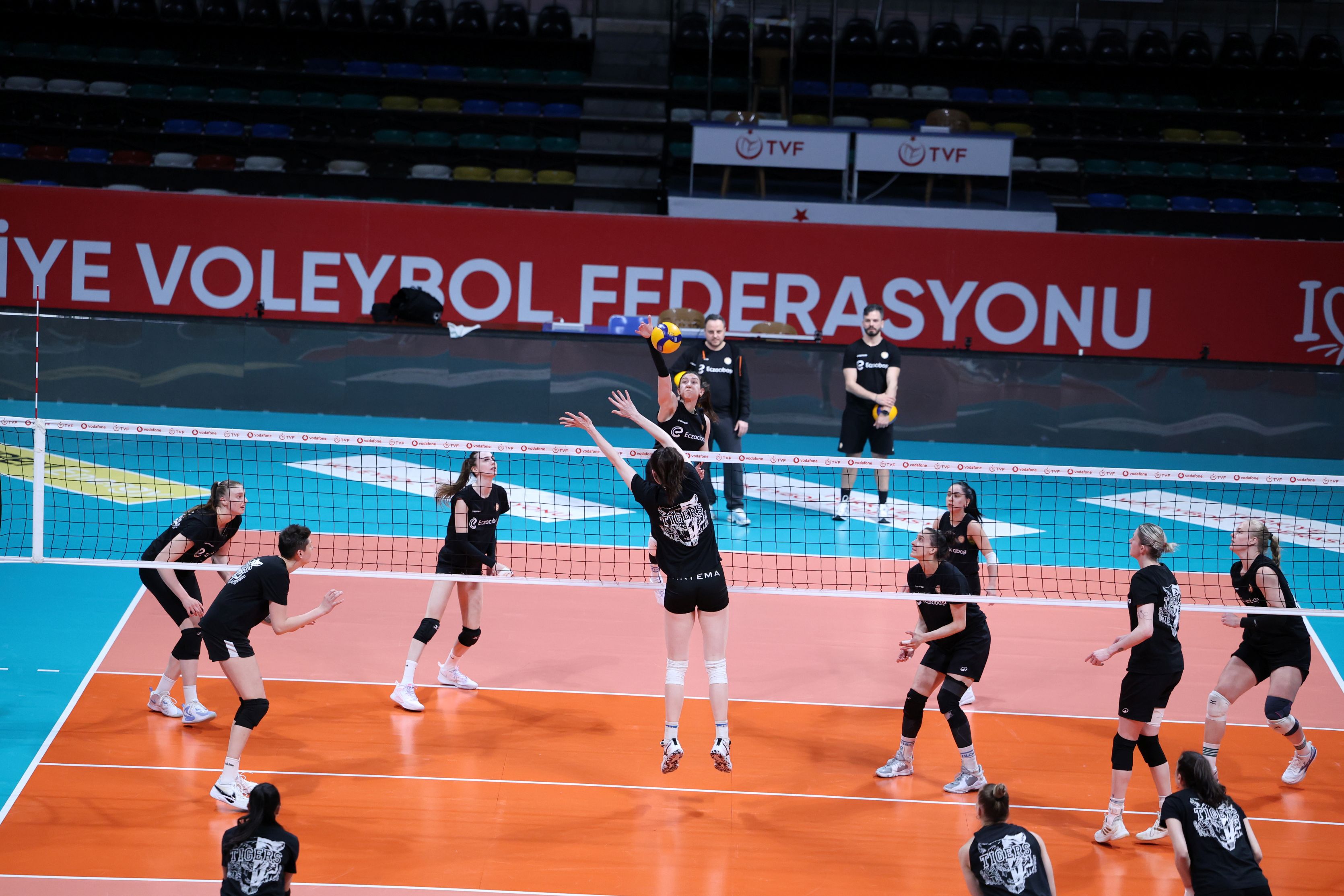 Eczacıbaşı Dynavit, play-off 3-4 etabı rövanşında