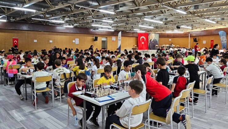 Gölcük’te 235 Öğrenci Satrançta En İyi Hamle Mücadelesine Başladı
