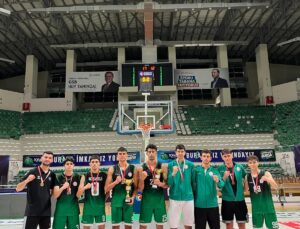 Çayırova’nın genç basketbolcuları