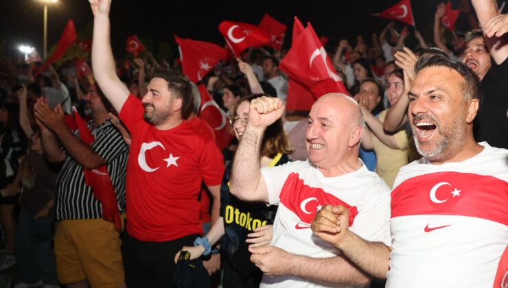 24 YIL SONRA DÜNYA KUPASI SAHNESİNE ÇIKAN MİLLİLERE DARICA’DAN TAM DESTEK