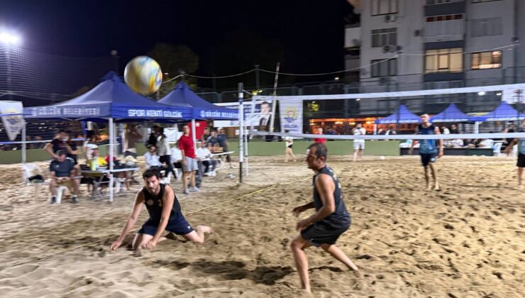 Gölcük’te Plaj Voleybolu Turnuvası Çekişmeli Müsabakalar ile Tamamlandı