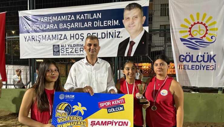 Plaj Voleybolunda Minik Sporculardan Büyük Mücadele